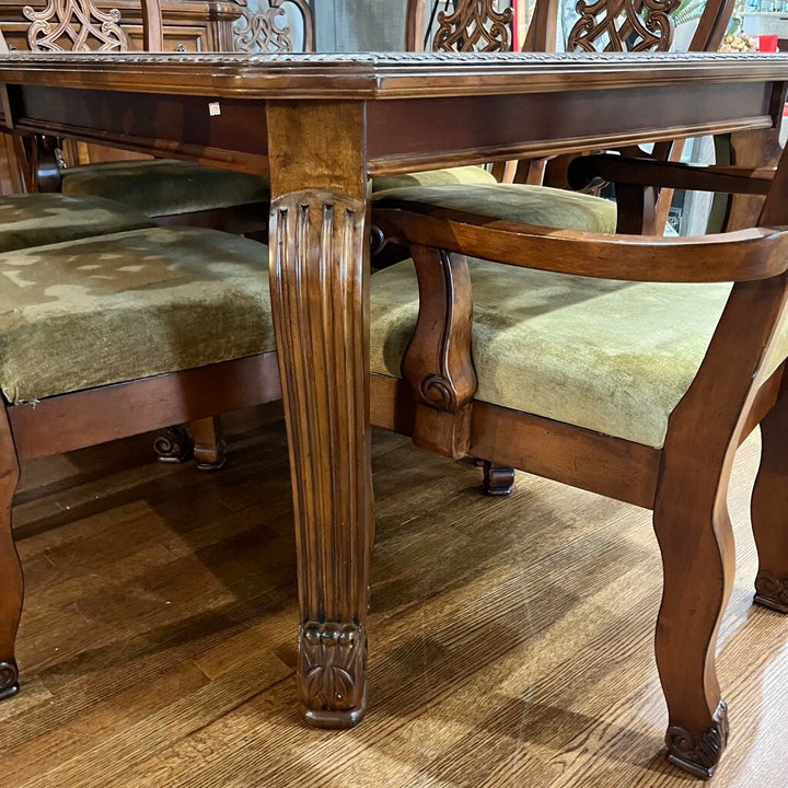 Dining Table w/Leaf, Pads,& 8 Chairs