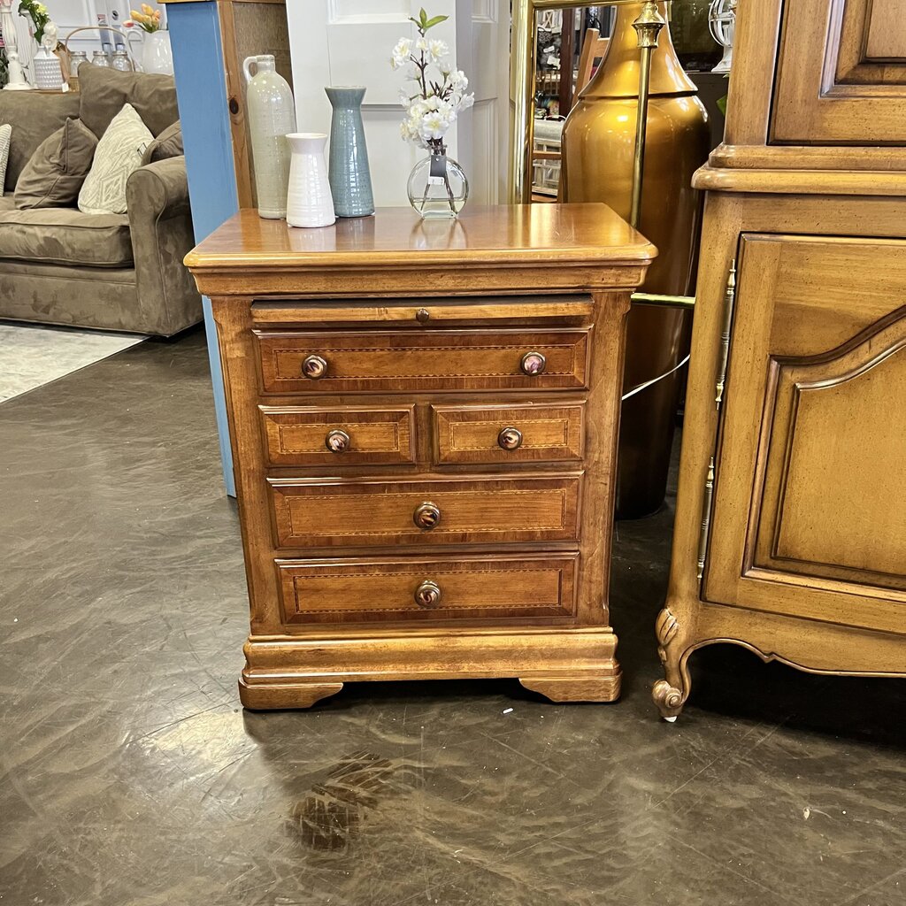 5 Drawer Night Stand w/ Pull Out