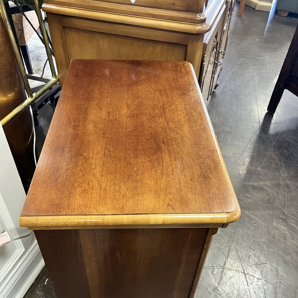 5 Drawer Night Stand w/ Pull Out