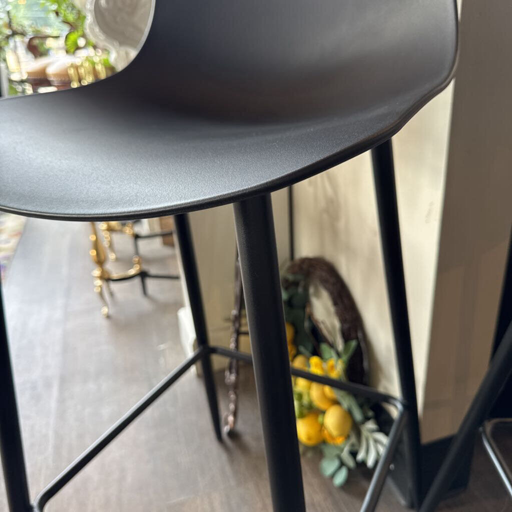 (BRAND NEW) Svelti Bar Stool - Pure Black