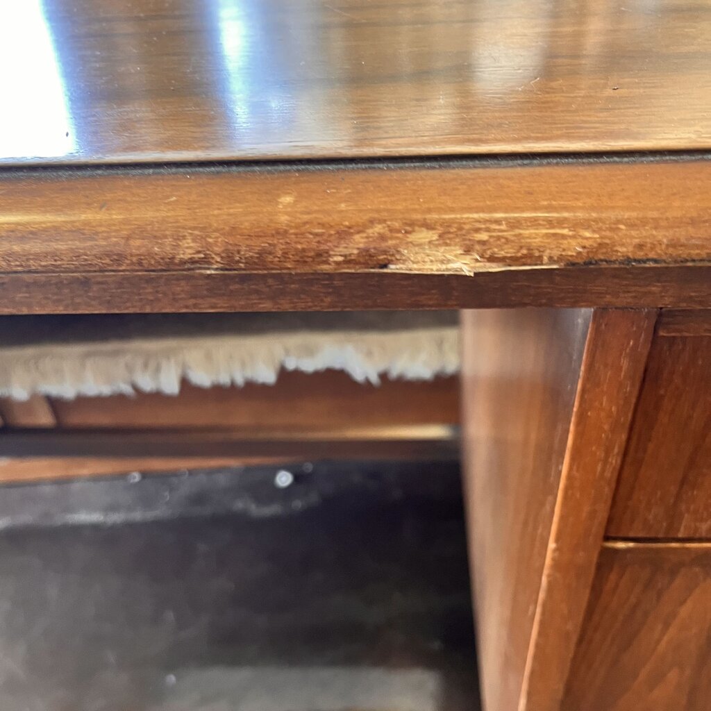MCM Desk