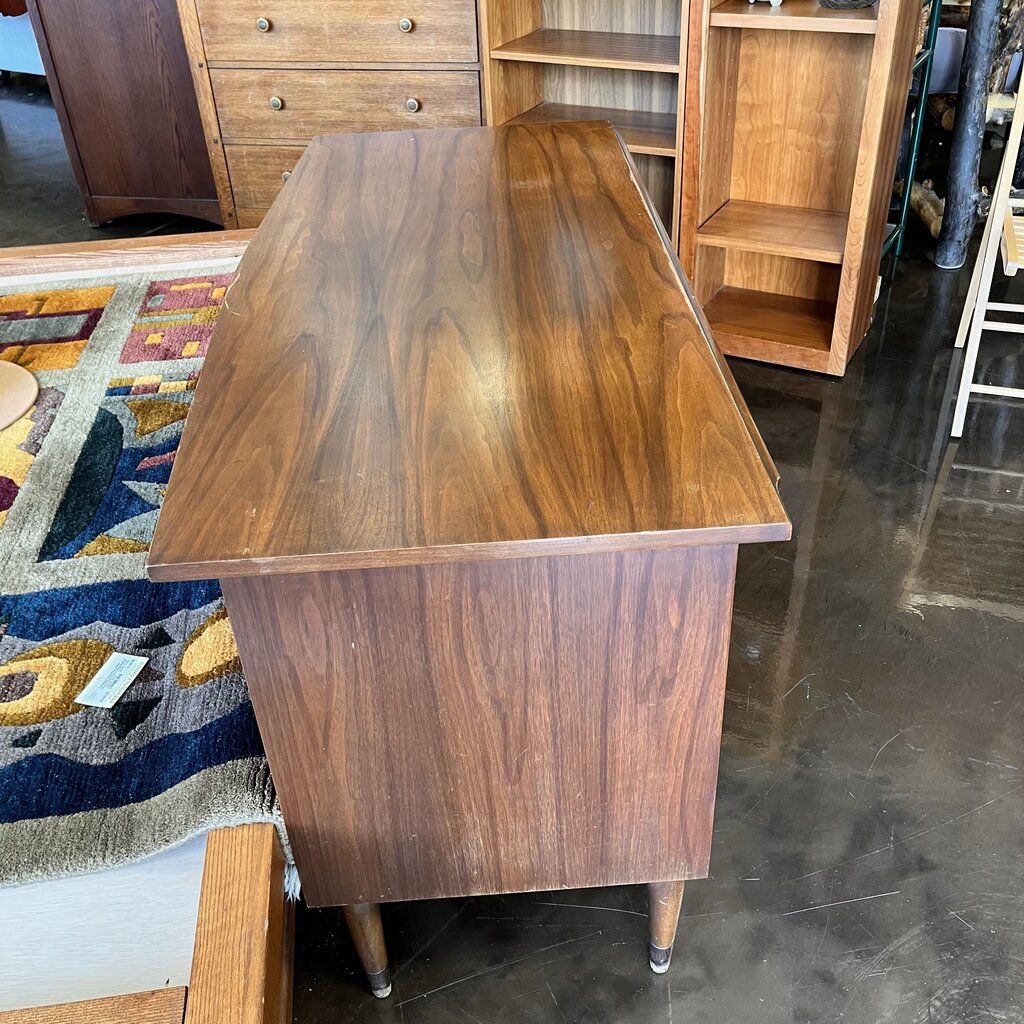 MCM Desk