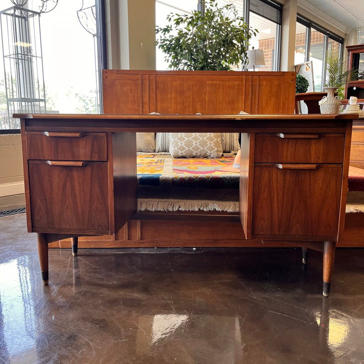 MCM Desk