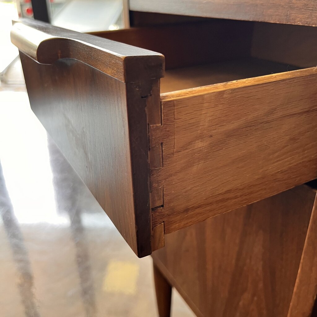 MCM Desk