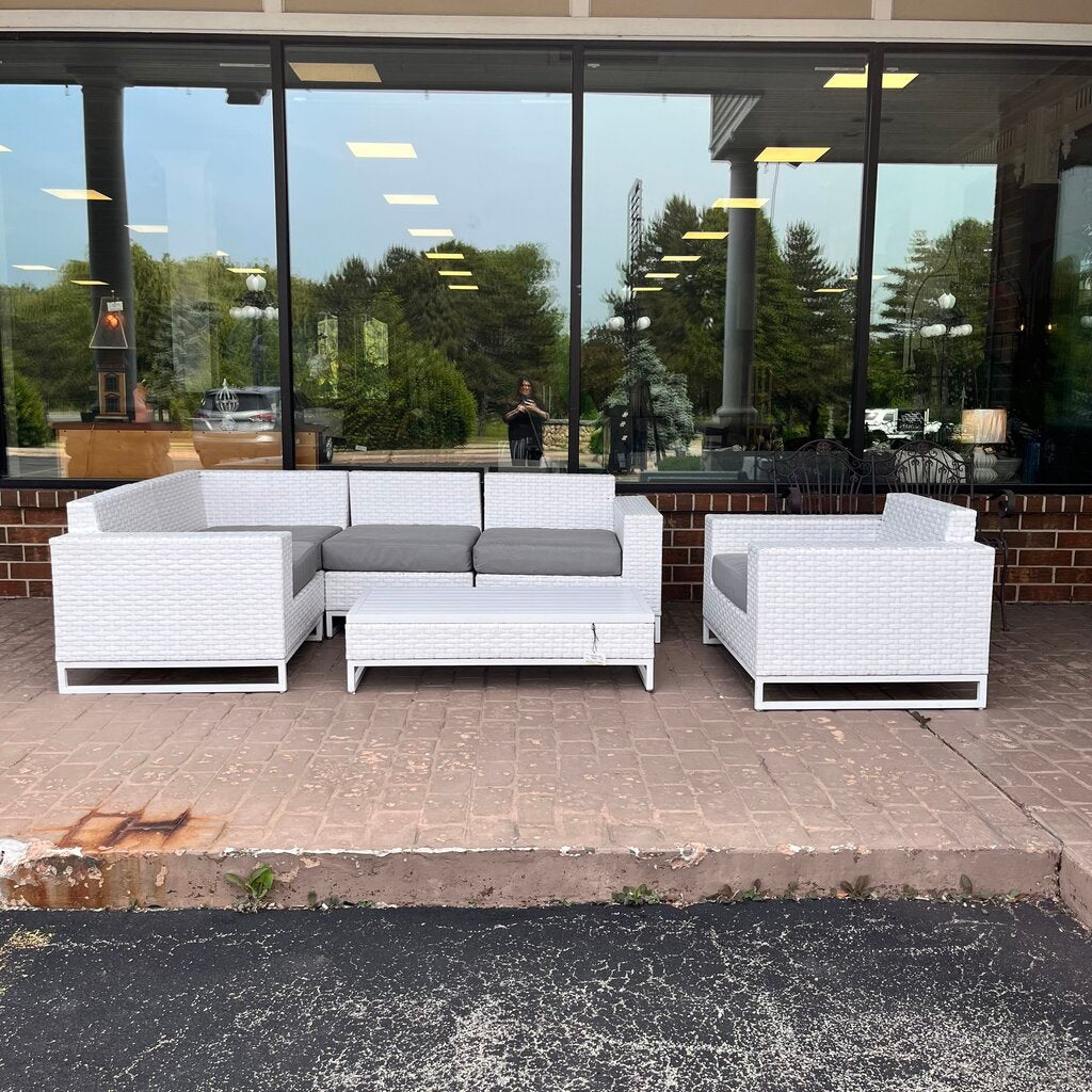 Orig Price $1500 - 6 Piece Patio Set