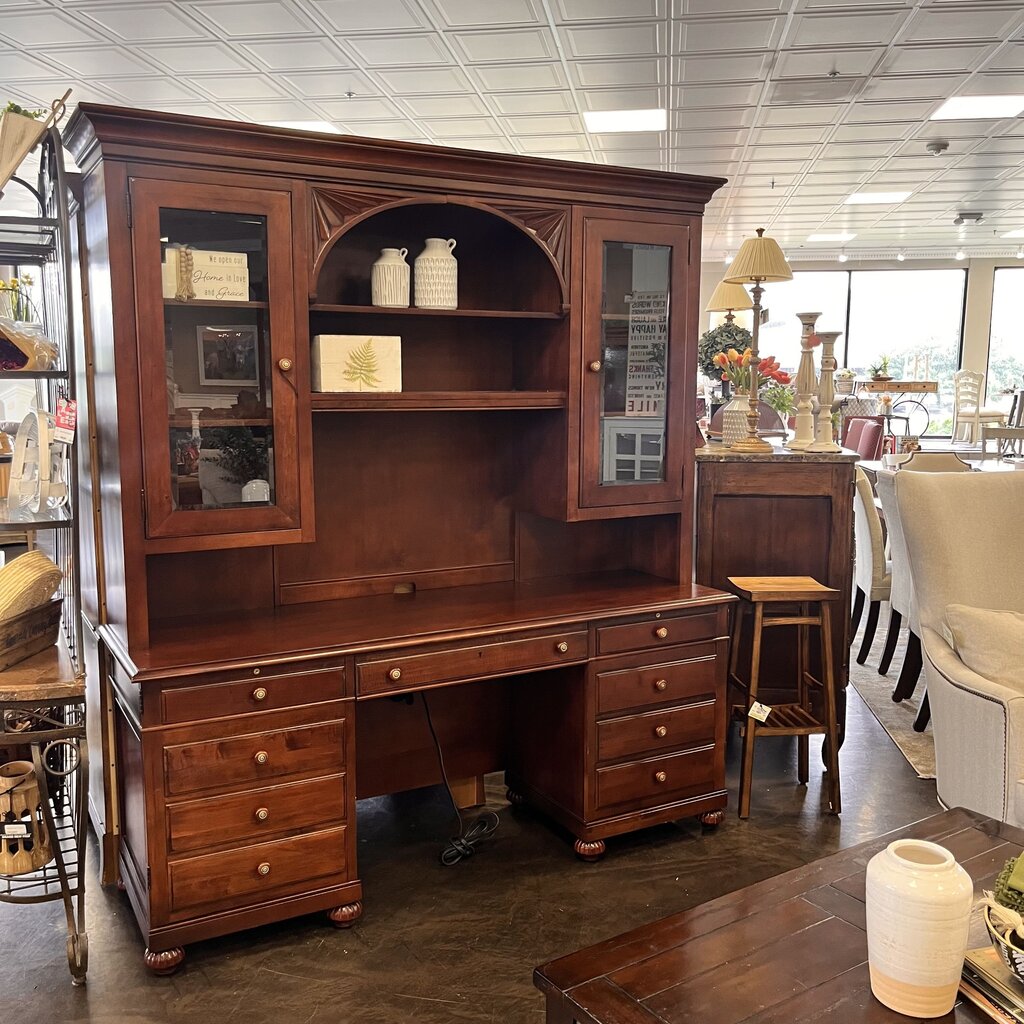 Desk w/ Hutch