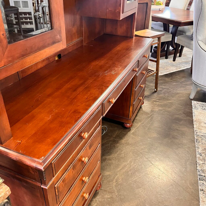 Desk w/ Hutch