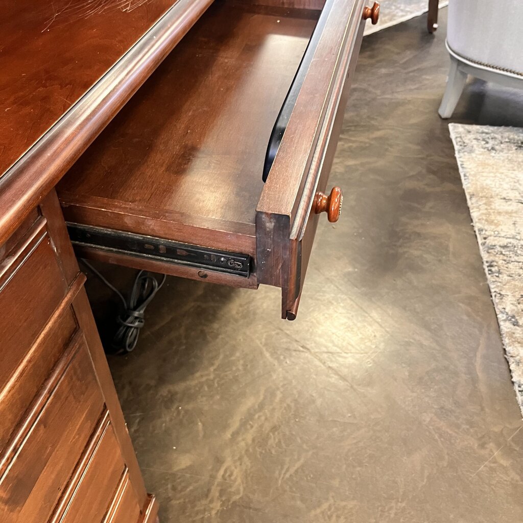 Desk w/ Hutch