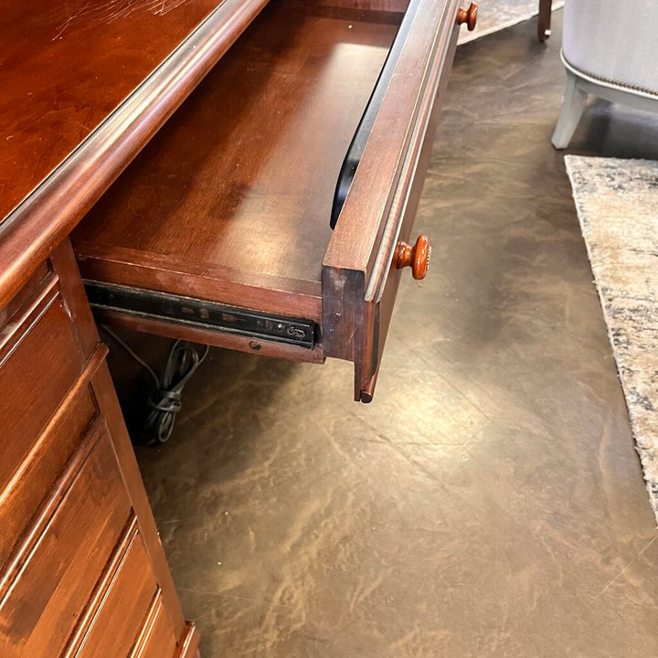 Desk w/ Hutch