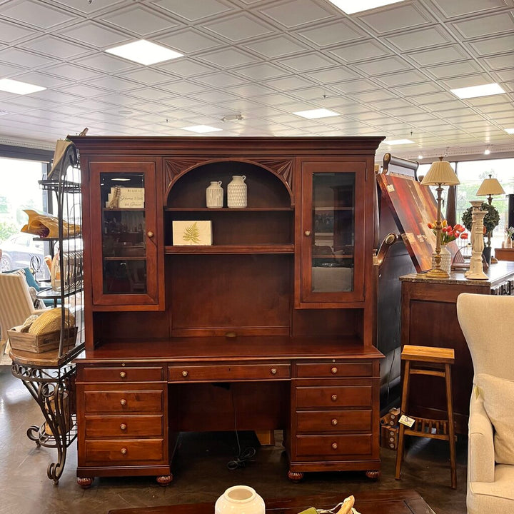 Desk w/ Hutch