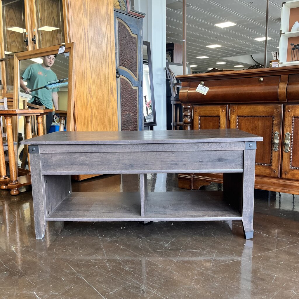 Cocktail Table w/ Lift Top