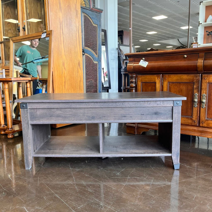 Cocktail Table w/ Lift Top