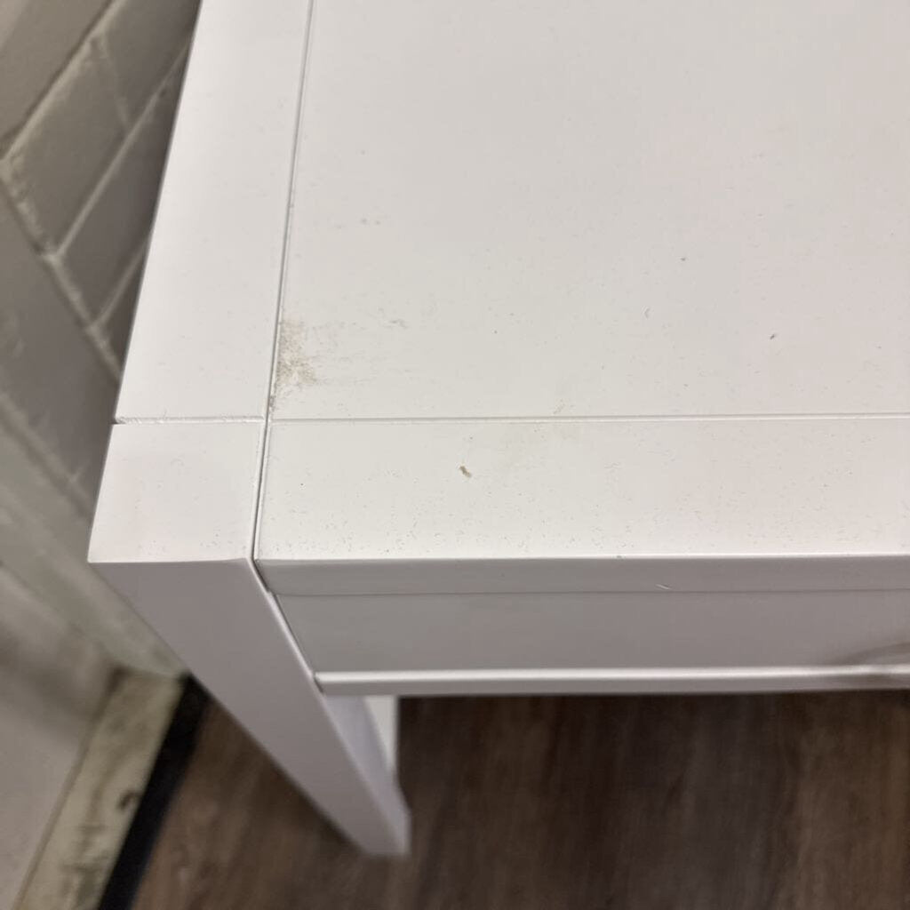 Lark 2-Drawer Desk