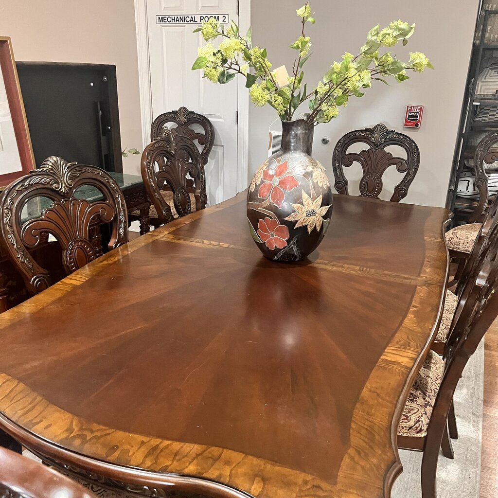 Dining Table w/ 2 Leaves & 8 Chairs