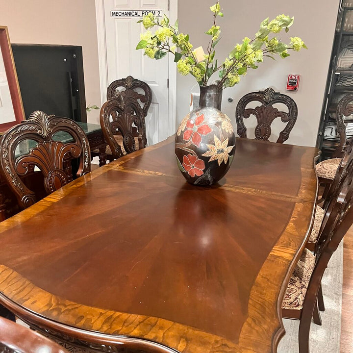Dining Table w/ 2 Leaves & 8 Chairs