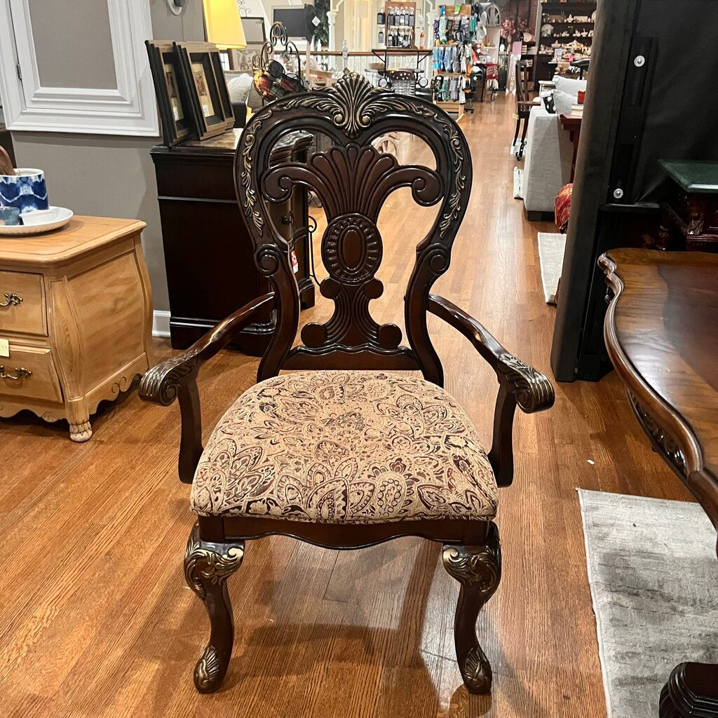 Dining Table w/ 2 Leaves & 8 Chairs