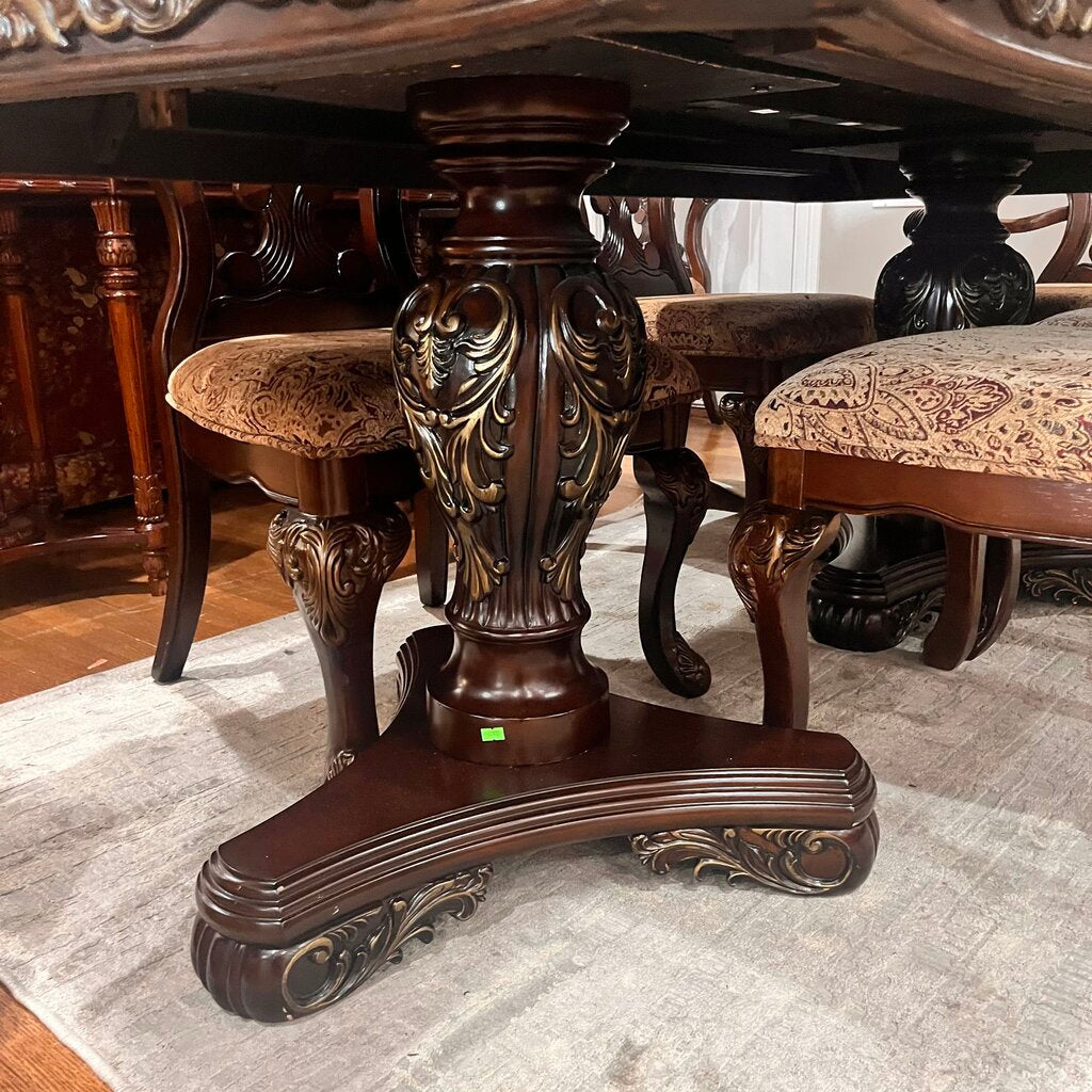 Dining Table w/ 2 Leaves & 8 Chairs