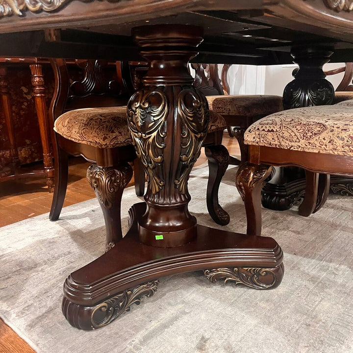 Dining Table w/ 2 Leaves & 8 Chairs