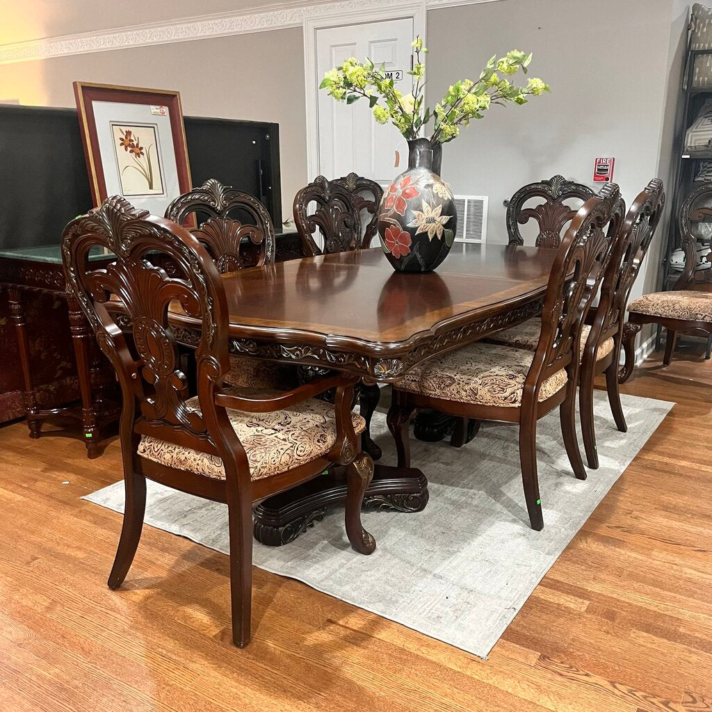 Dining Table w/ 2 Leaves & 8 Chairs