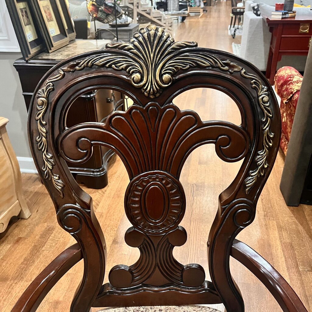 Dining Table w/ 2 Leaves & 8 Chairs