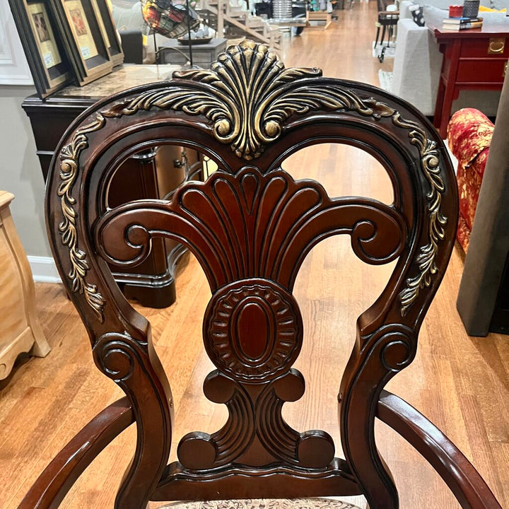 Dining Table w/ 2 Leaves & 8 Chairs