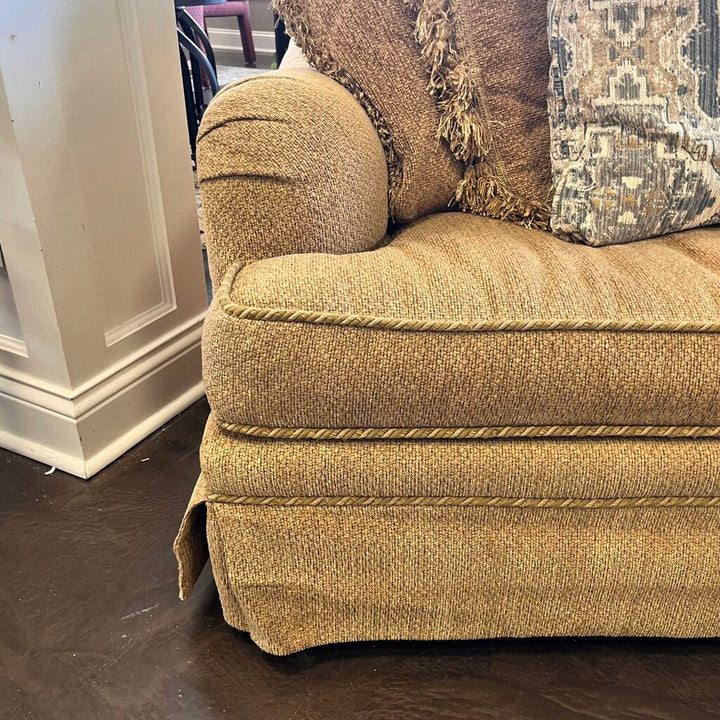 Sofa w/ 5 Accent Pillows
