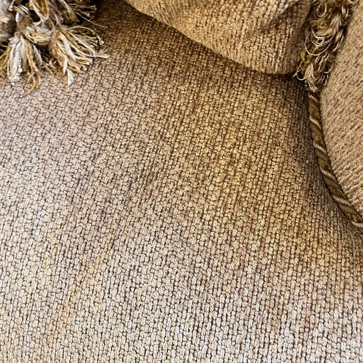 Sofa w/ 5 Accent Pillows