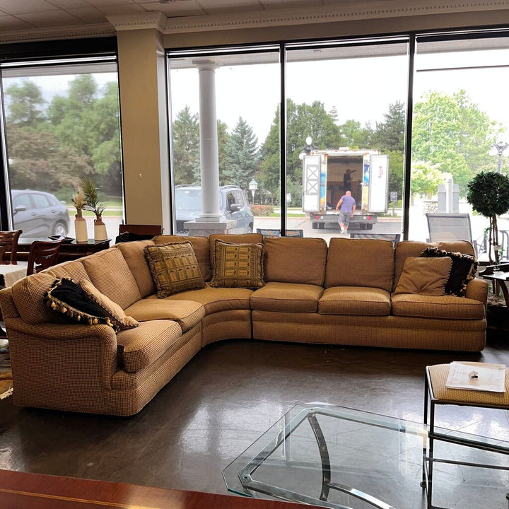 Orig Price $8000 - Sectional w/ 6 Accent Pillows
