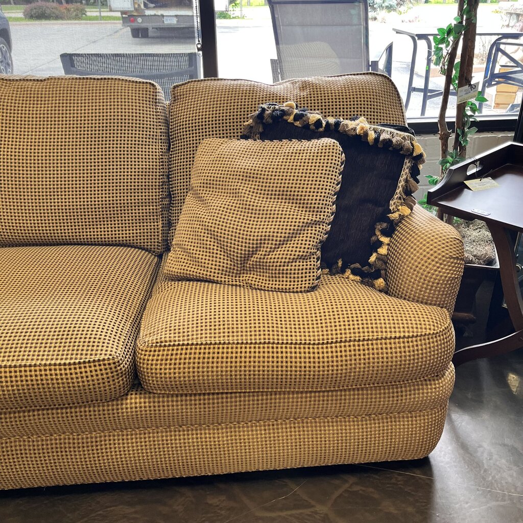 Orig Price $8000 - Sectional w/ 6 Accent Pillows