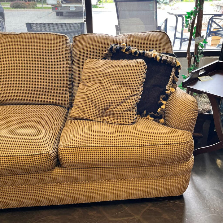 Orig Price $8000 - Sectional w/ 6 Accent Pillows