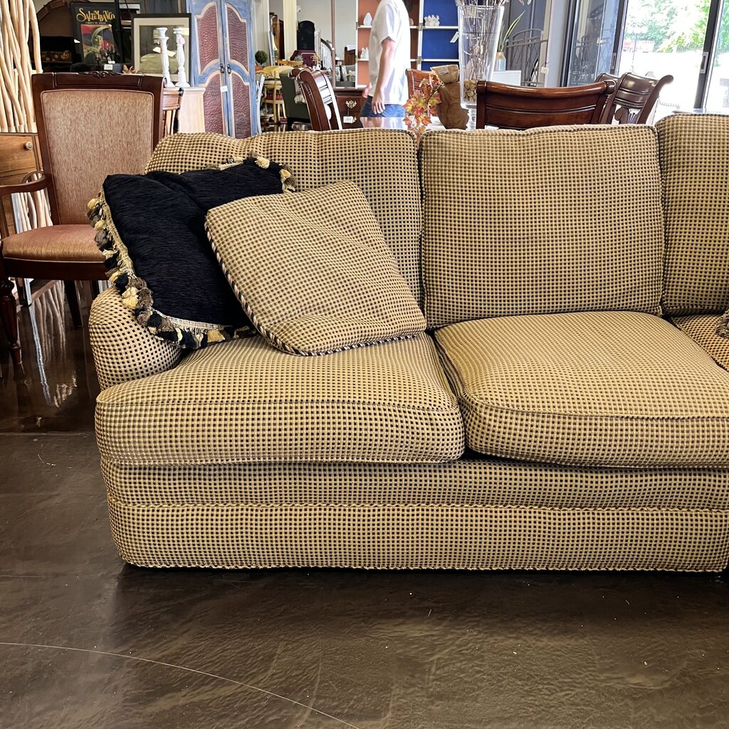 Orig Price $8000 - Sectional w/ 6 Accent Pillows