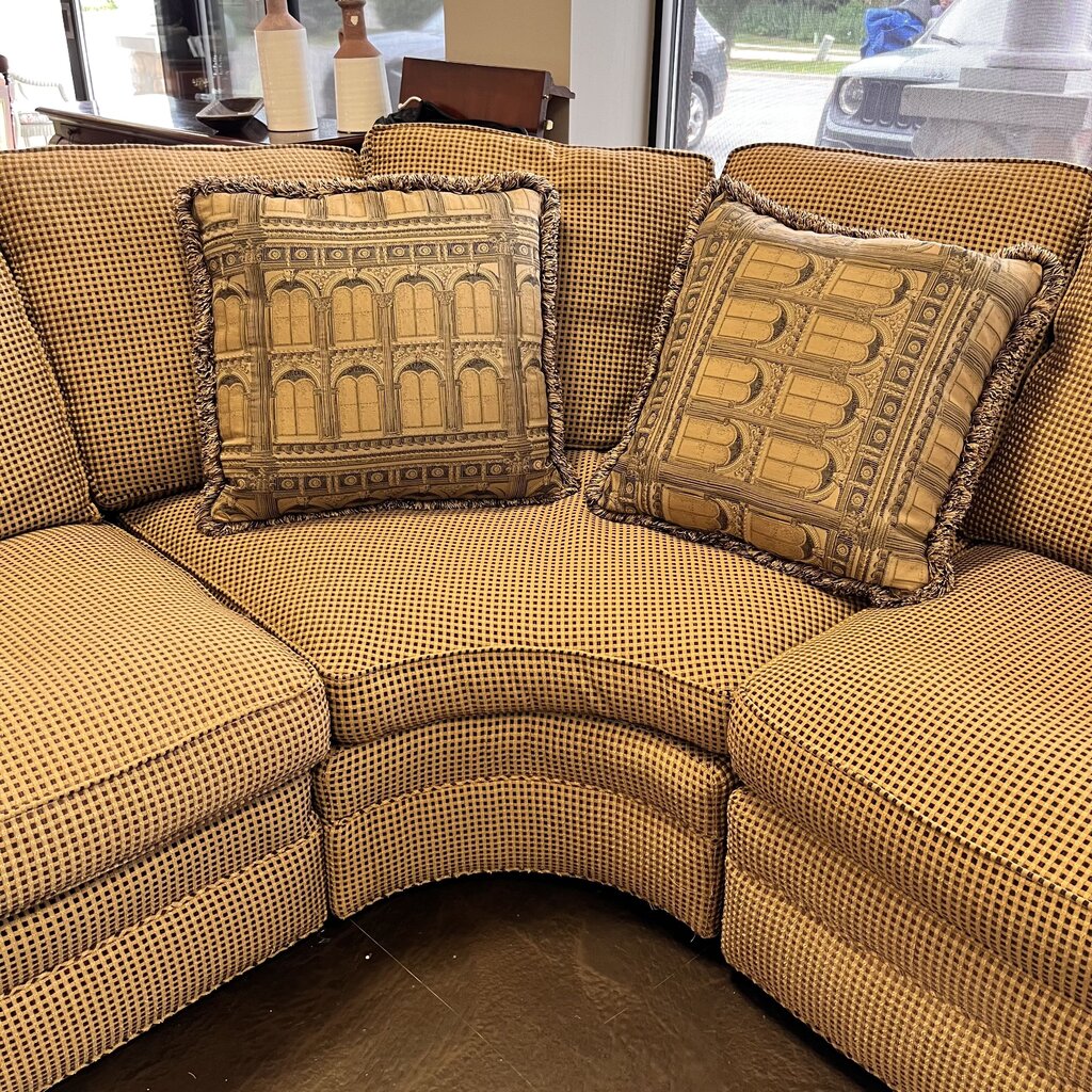 Orig Price $8000 - Sectional w/ 6 Accent Pillows