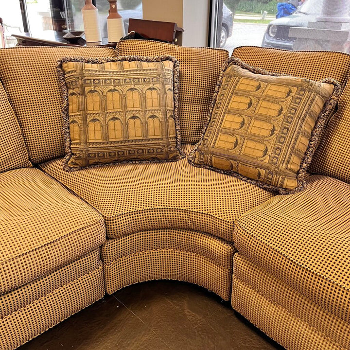 Orig Price $8000 - Sectional w/ 6 Accent Pillows
