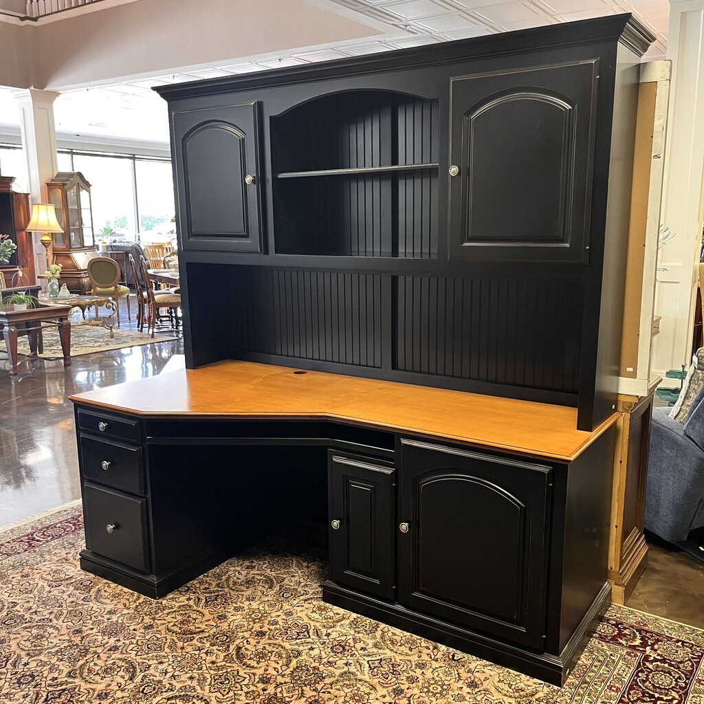 Desk w/ Hutch