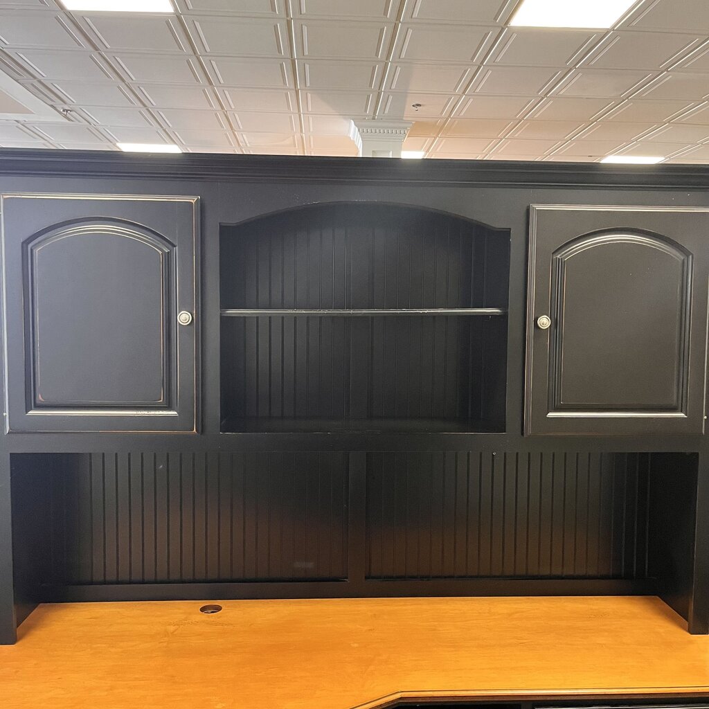 Desk w/ Hutch