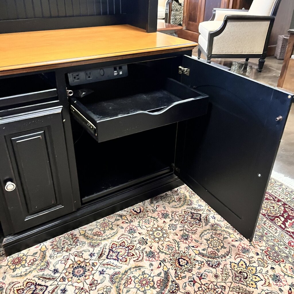 Desk w/ Hutch