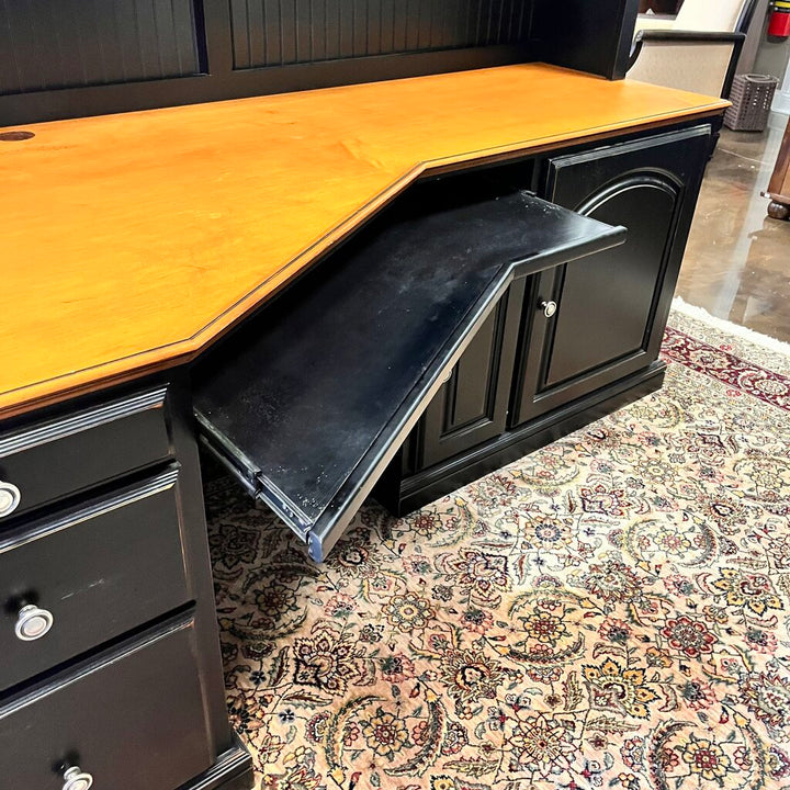 Desk w/ Hutch