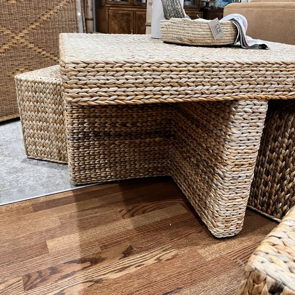 Rattan table w/ 4 Stools