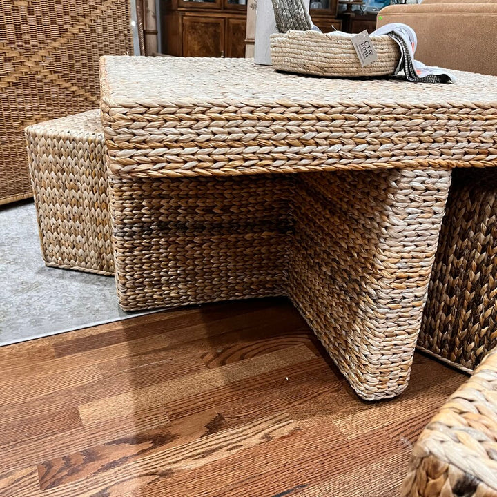 Rattan table w/ 4 Stools