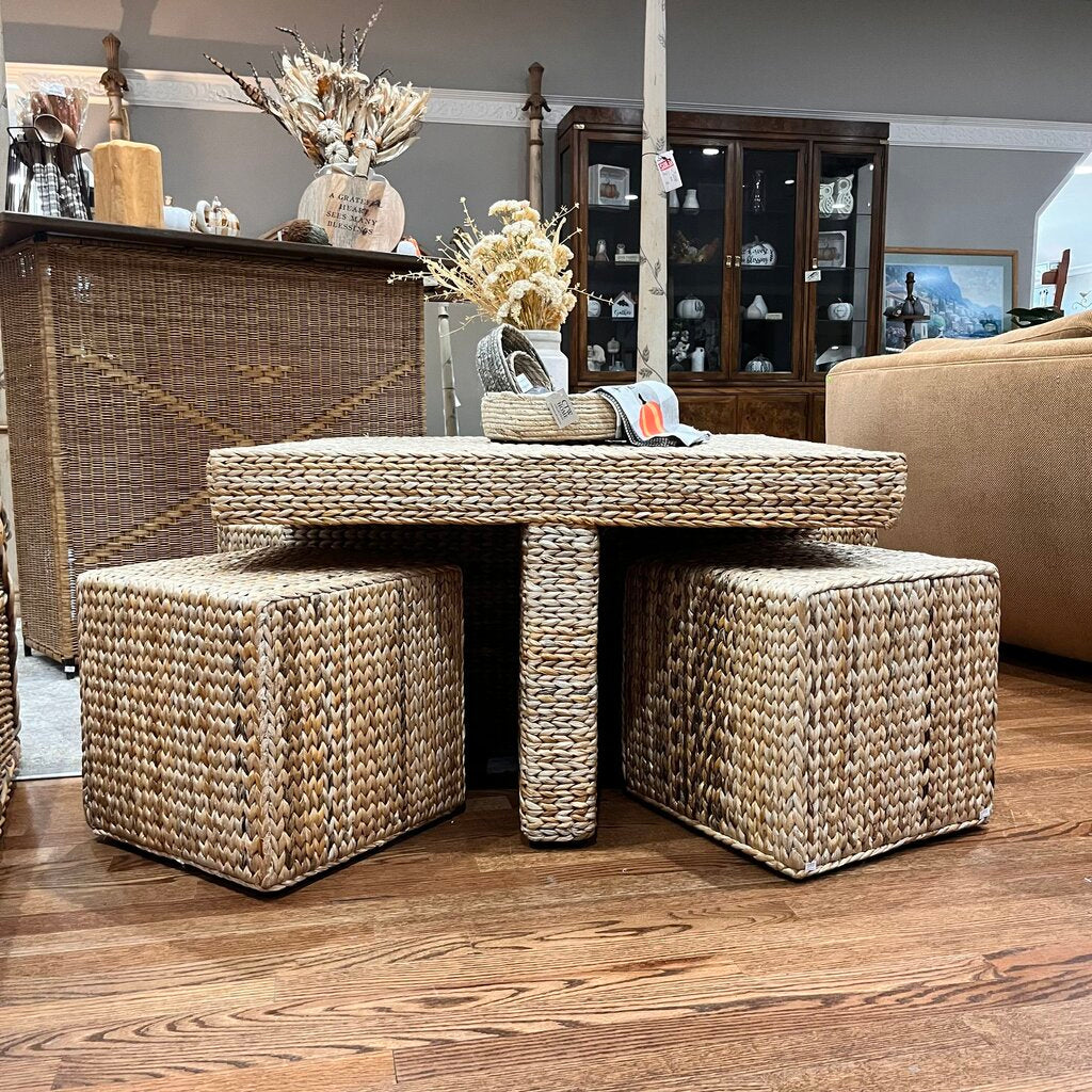 Rattan table w/ 4 Stools