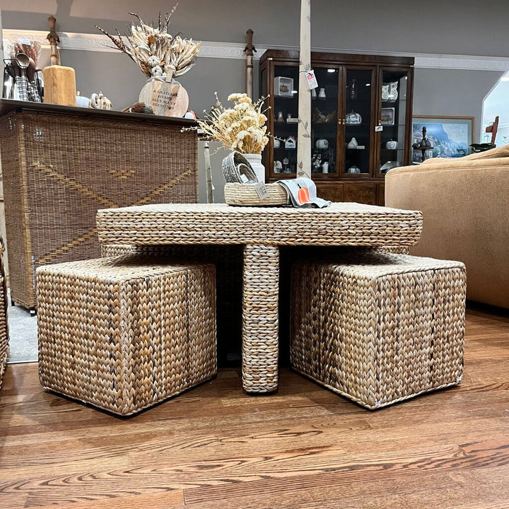 Rattan table w/ 4 Stools