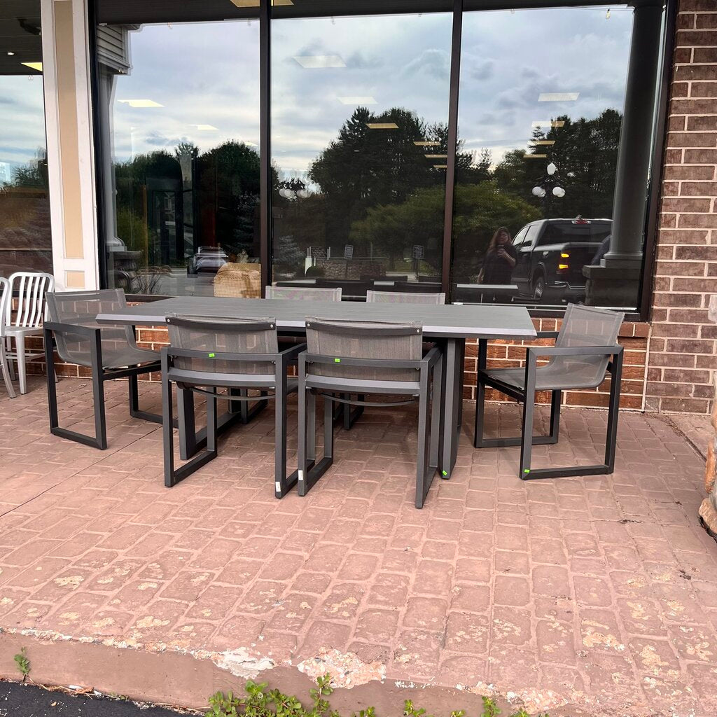 Outdoor Dining Set w/ 6 chairs
