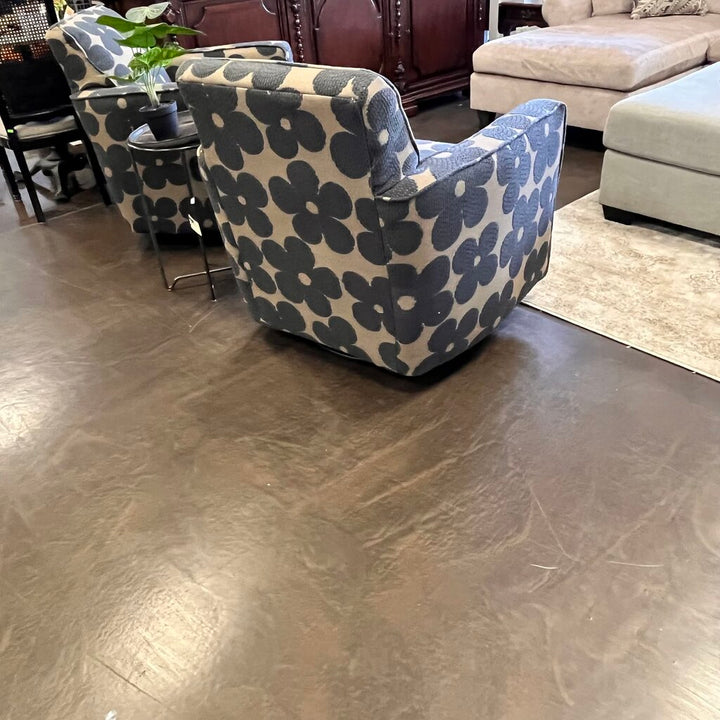 (BRAND NEW) Swivel Glider