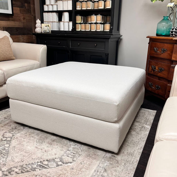 (BRAND NEW) Ottoman