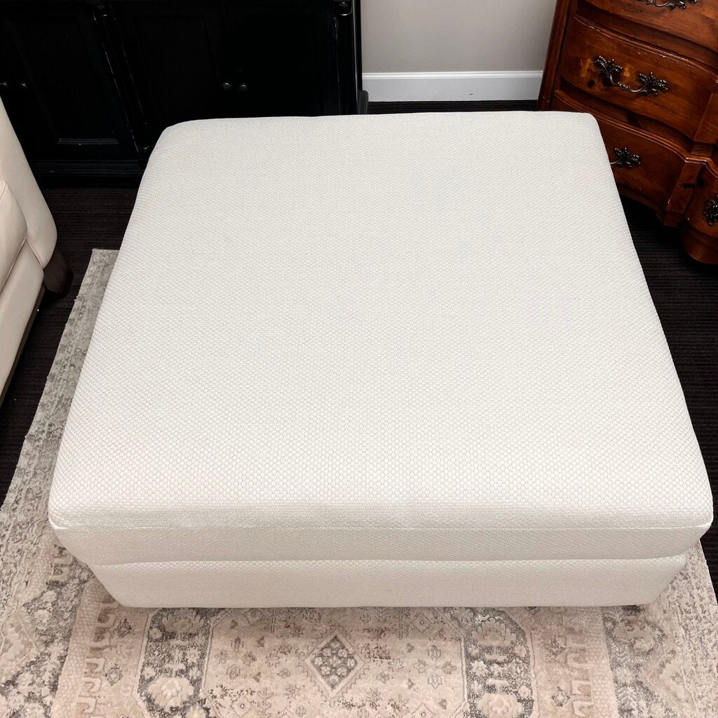 (BRAND NEW) Ottoman