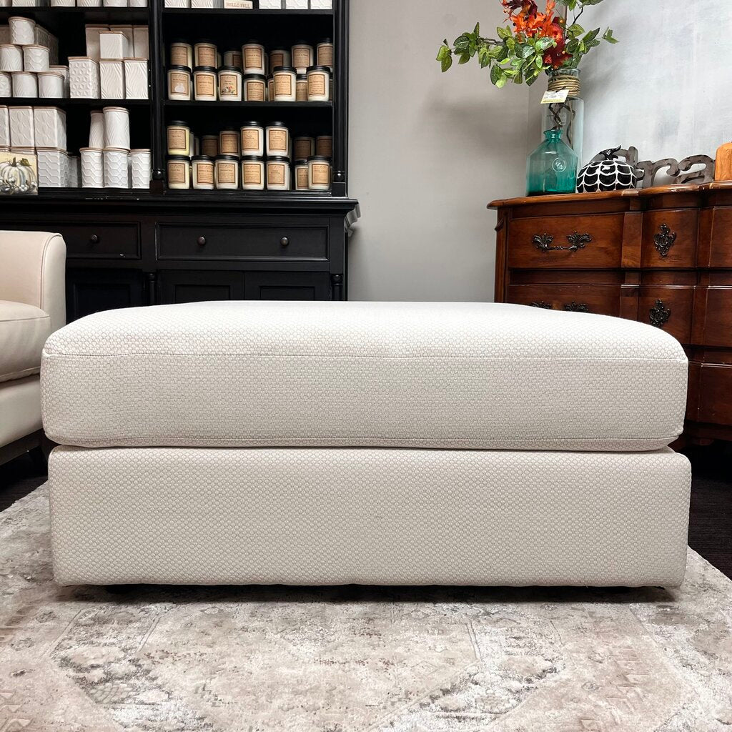 (BRAND NEW) Ottoman