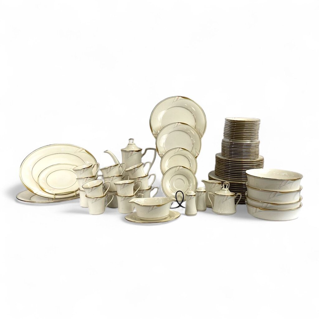 Golden Lily 7733 Dinnerware Set for 13