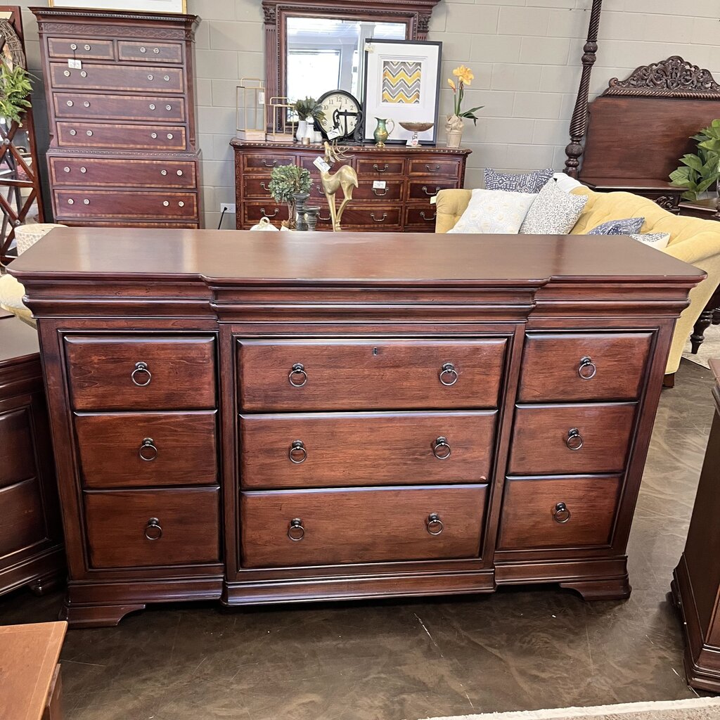 Orig Price $2410 - Dresser w/ 9 Drawers
