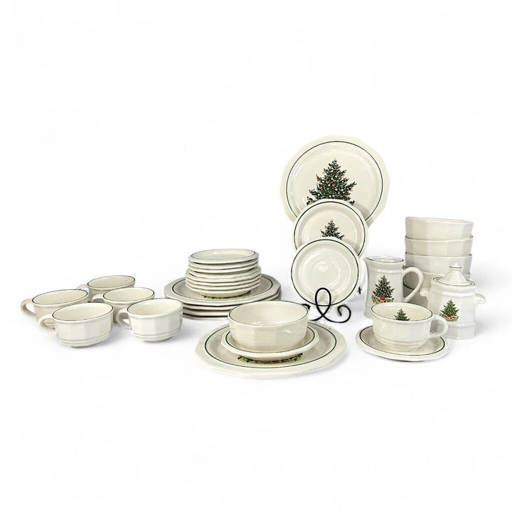Christmas Dinnerware Set for 6