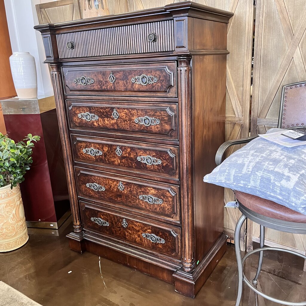 Chest of Drawers w/ 6 Drawers